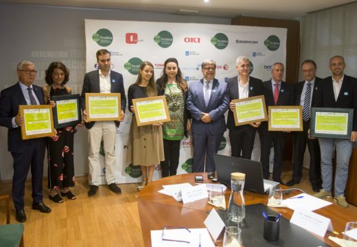 Medio Ambiente premia o traballo de 14 empresas galegas pola súa colaboración coa redución dos residuos ofimáticos